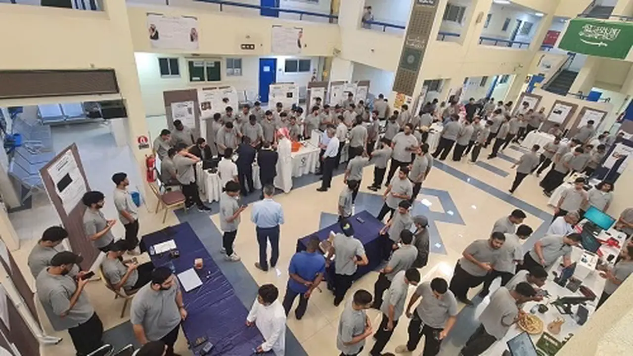 140 مشروعًا مبتكرًا من طلاب تقنية القطيف تعرض في عرض تخرج